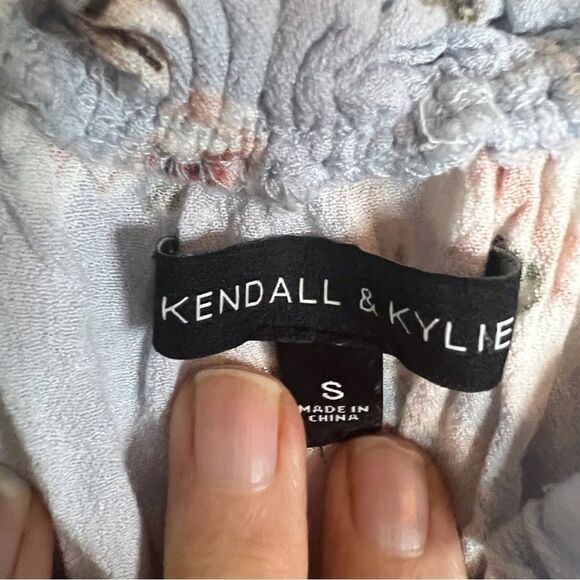 Kendall & Kylie Women’s Floral Blue Soft Romper‎ Size Small Off Shoulder - Picture 5 of 6